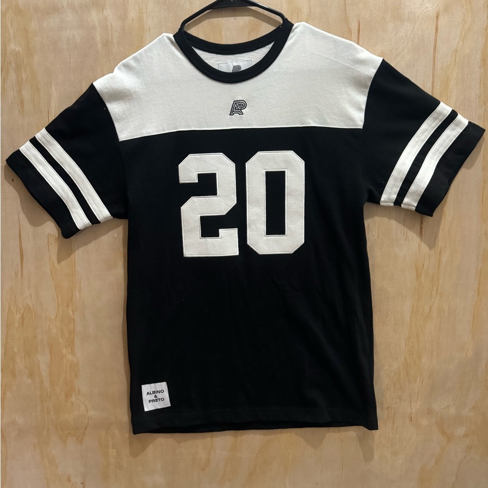 Albino & Preto  T-Shirt 2023 Size Small